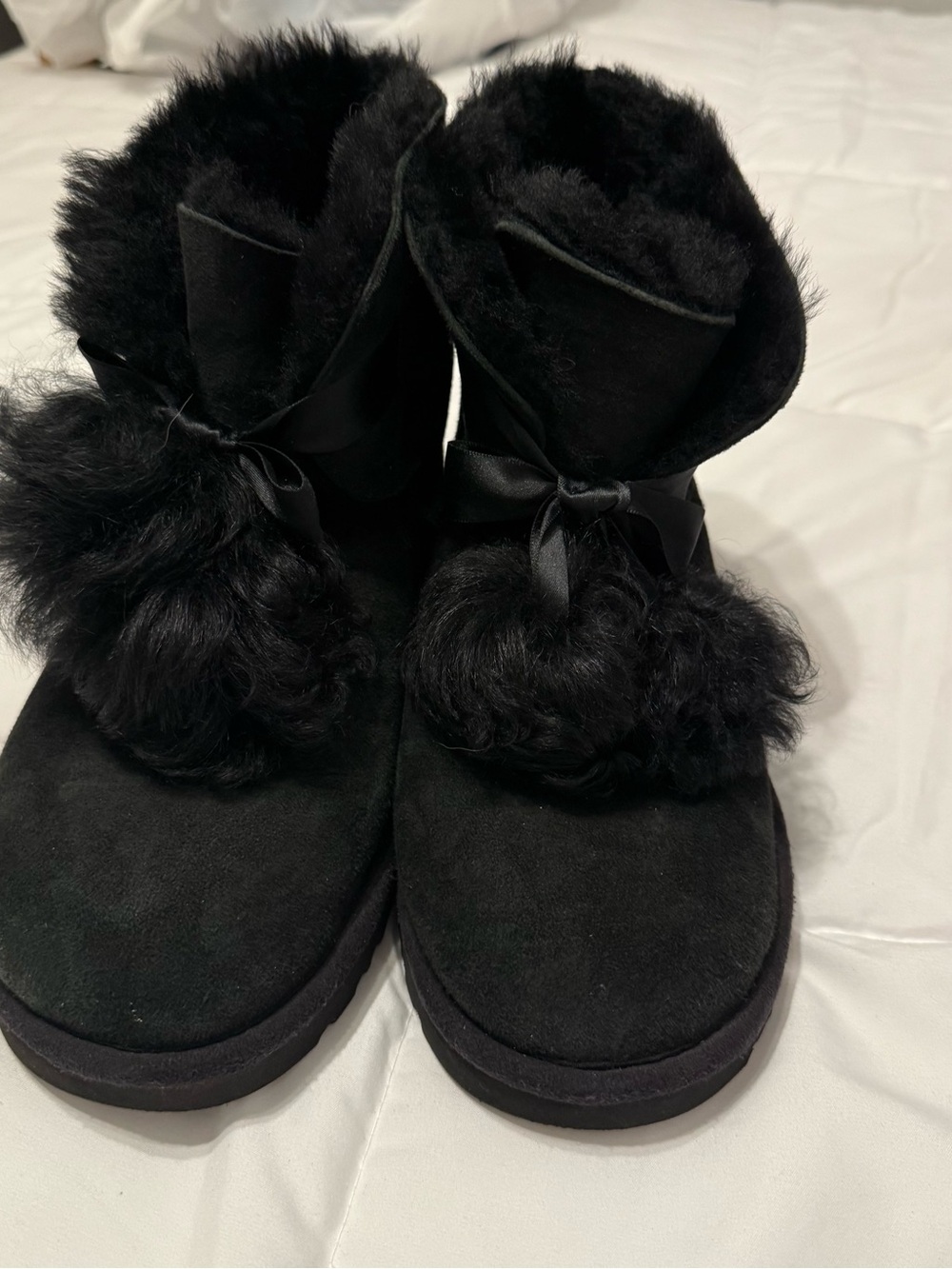 UGG Gita Black Suede Sheepskin Bow Pom Pom Ankle Boots Womens 8 1018517 Winter
